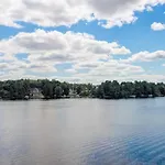 Lakefront Luxury For Families Or Couples