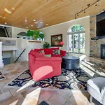Large Home With Indoor Basketball Court And Game Room!