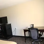Econo Lodge Inn & Suites