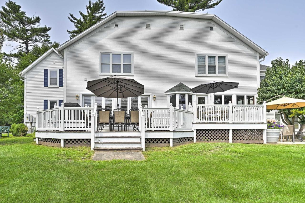 Large With Indoor Basketball Court And Game Room! Holiday home Wisconsin Dells