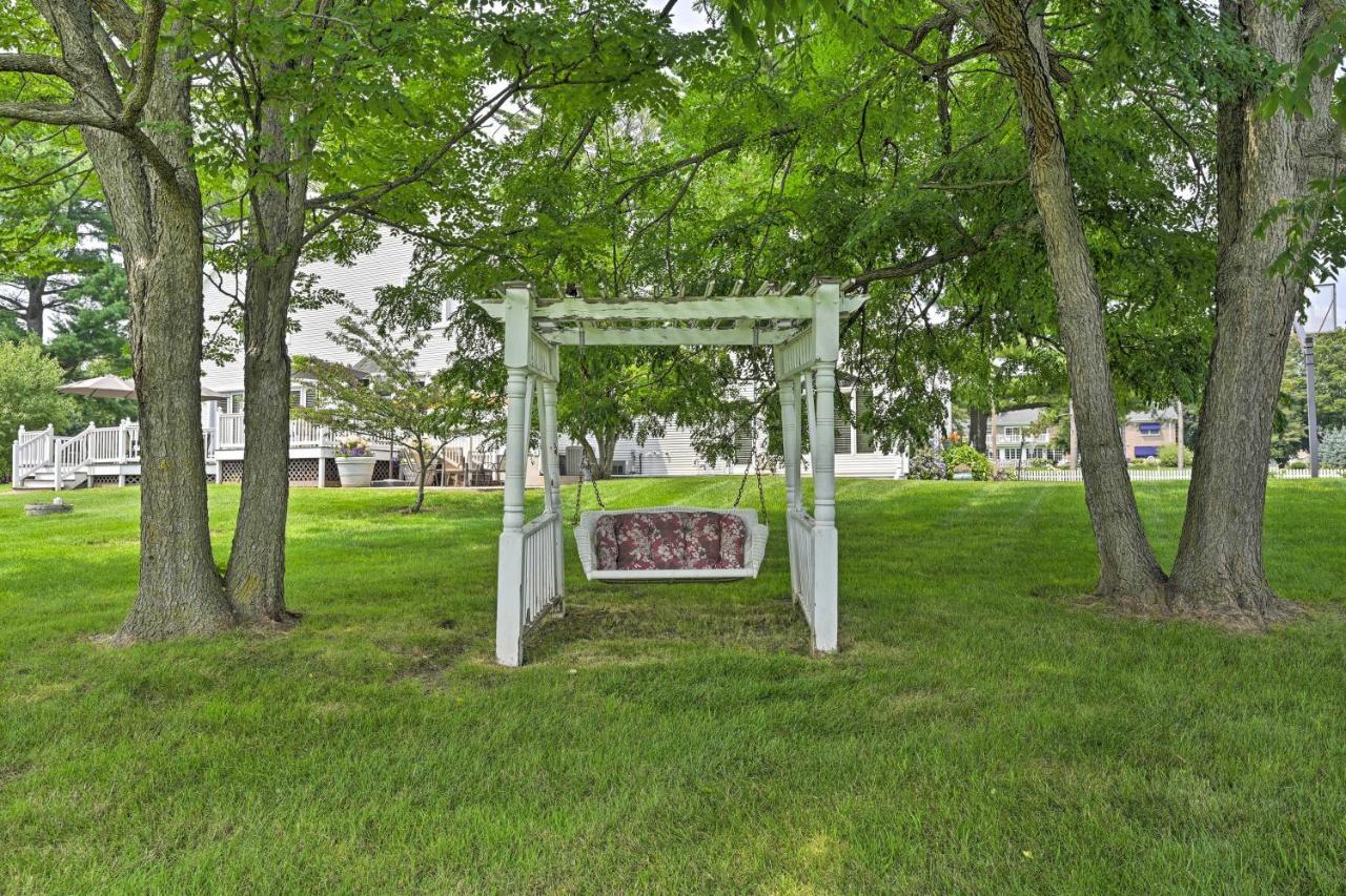 Large With Indoor Basketball Court And Game Room!