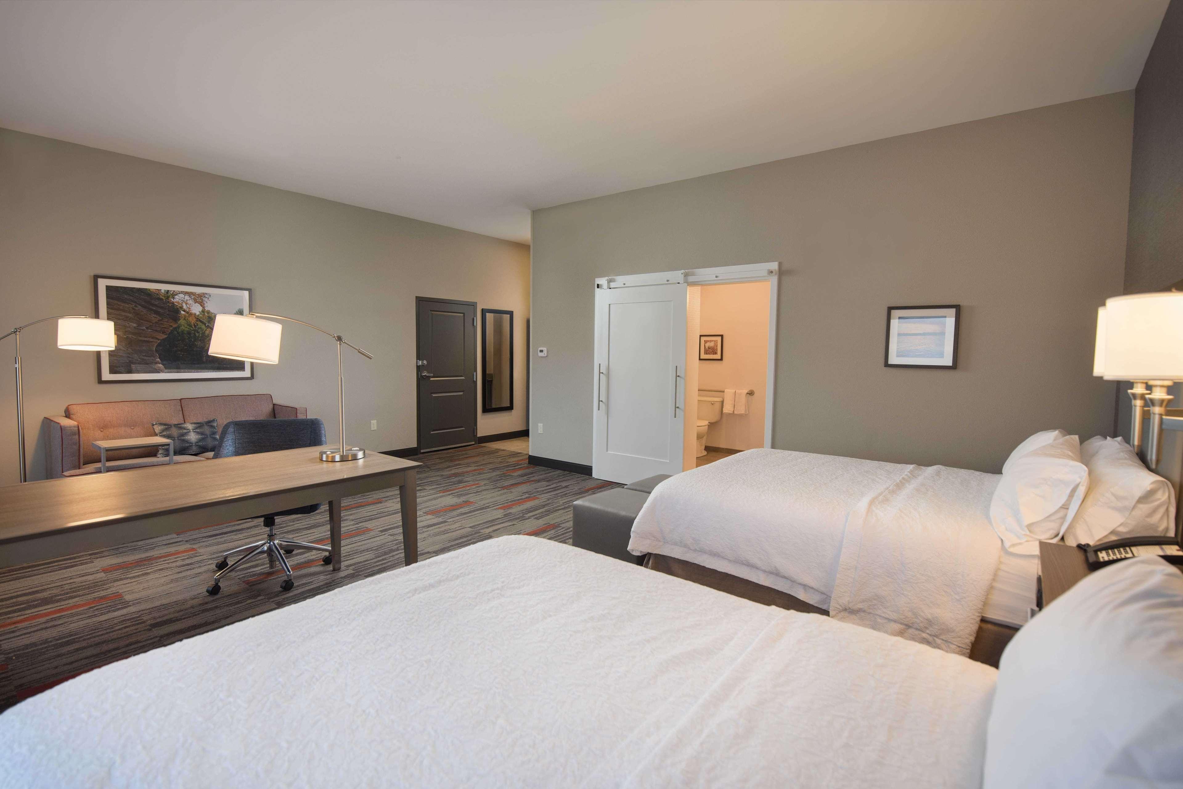 Hotel Hampton And At Wisconsin Dells Delton 3*