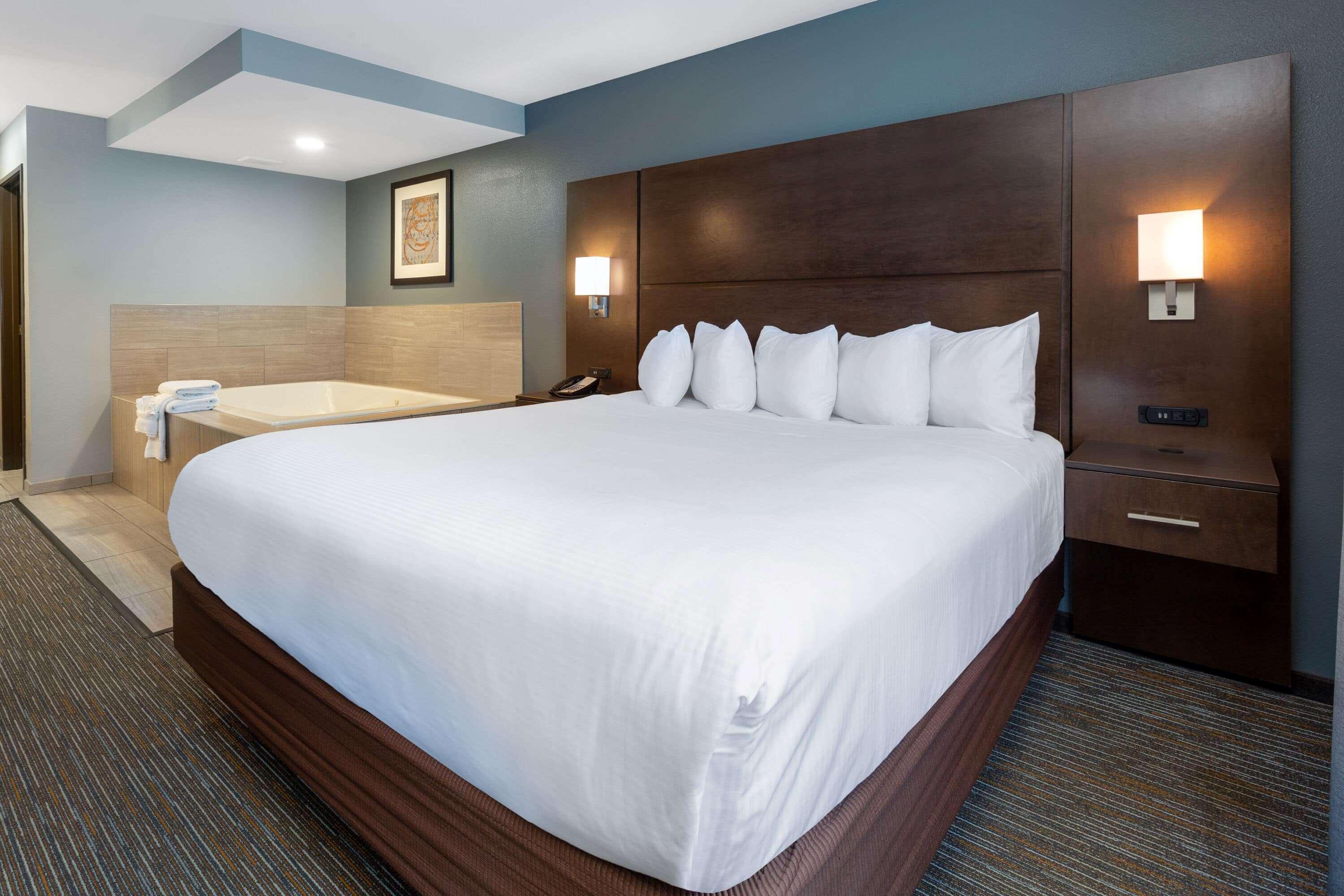 Wingate By Wyndham Wisconsin Dells Waterpark Lake Delton