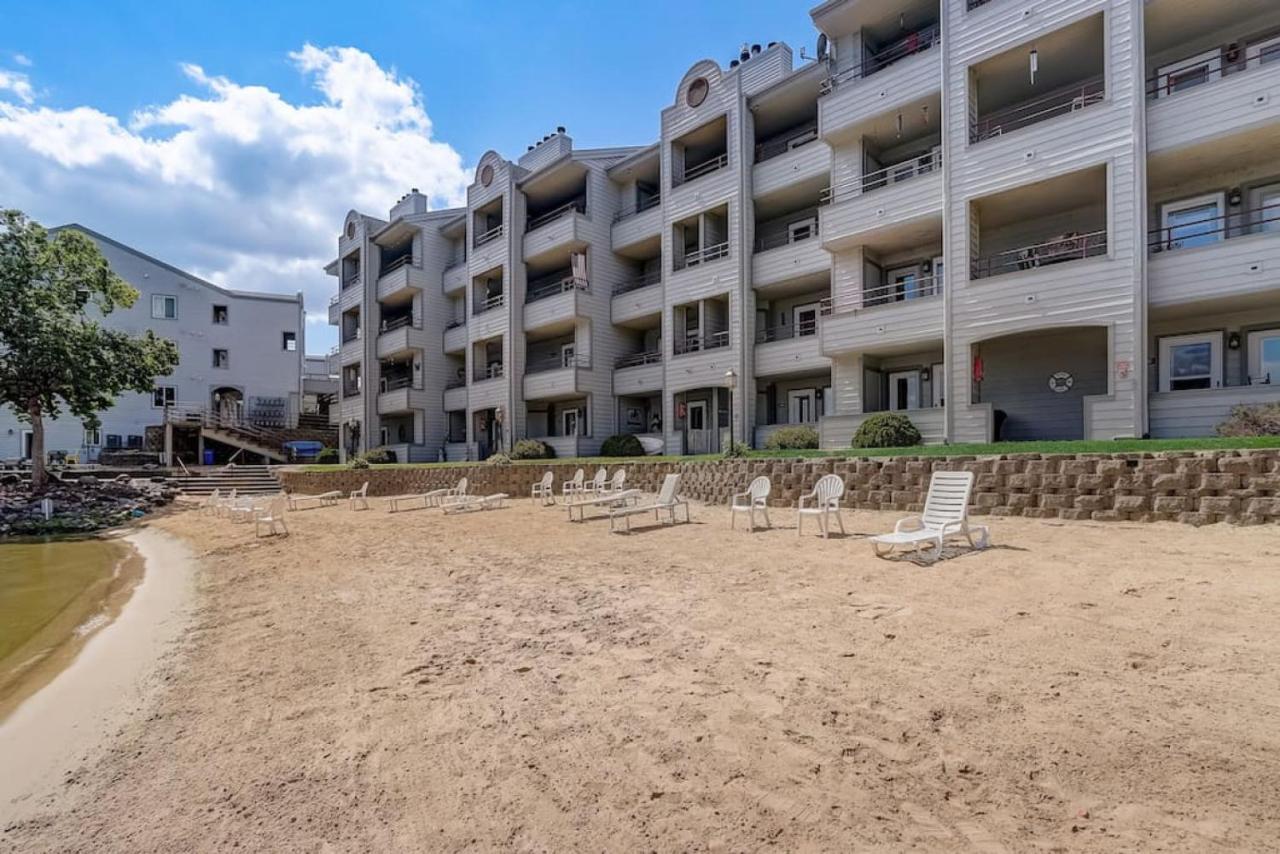 Dells Lakefront Escape - Couples Or Families