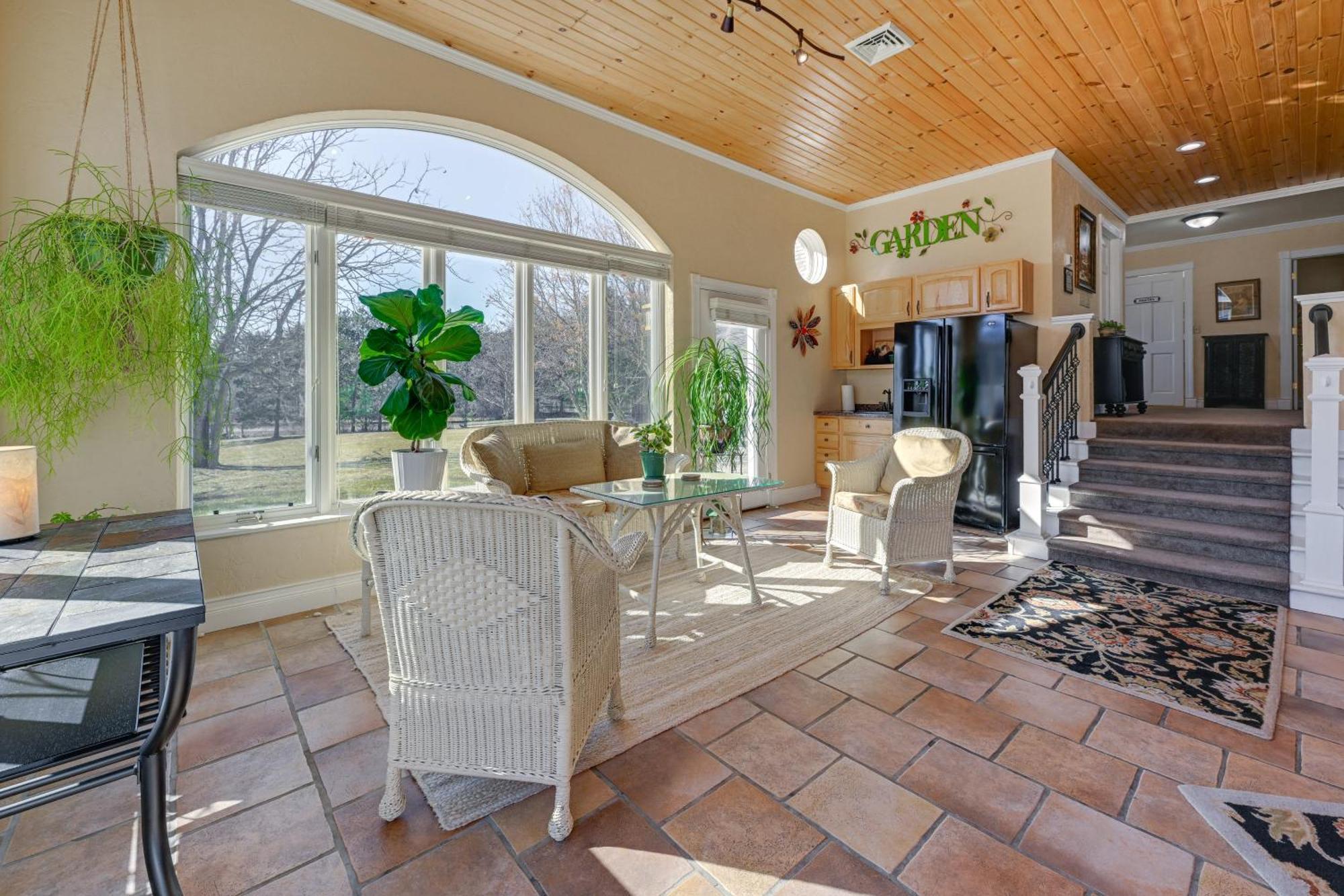 Large With Indoor Basketball Court And Game Room! Holiday home