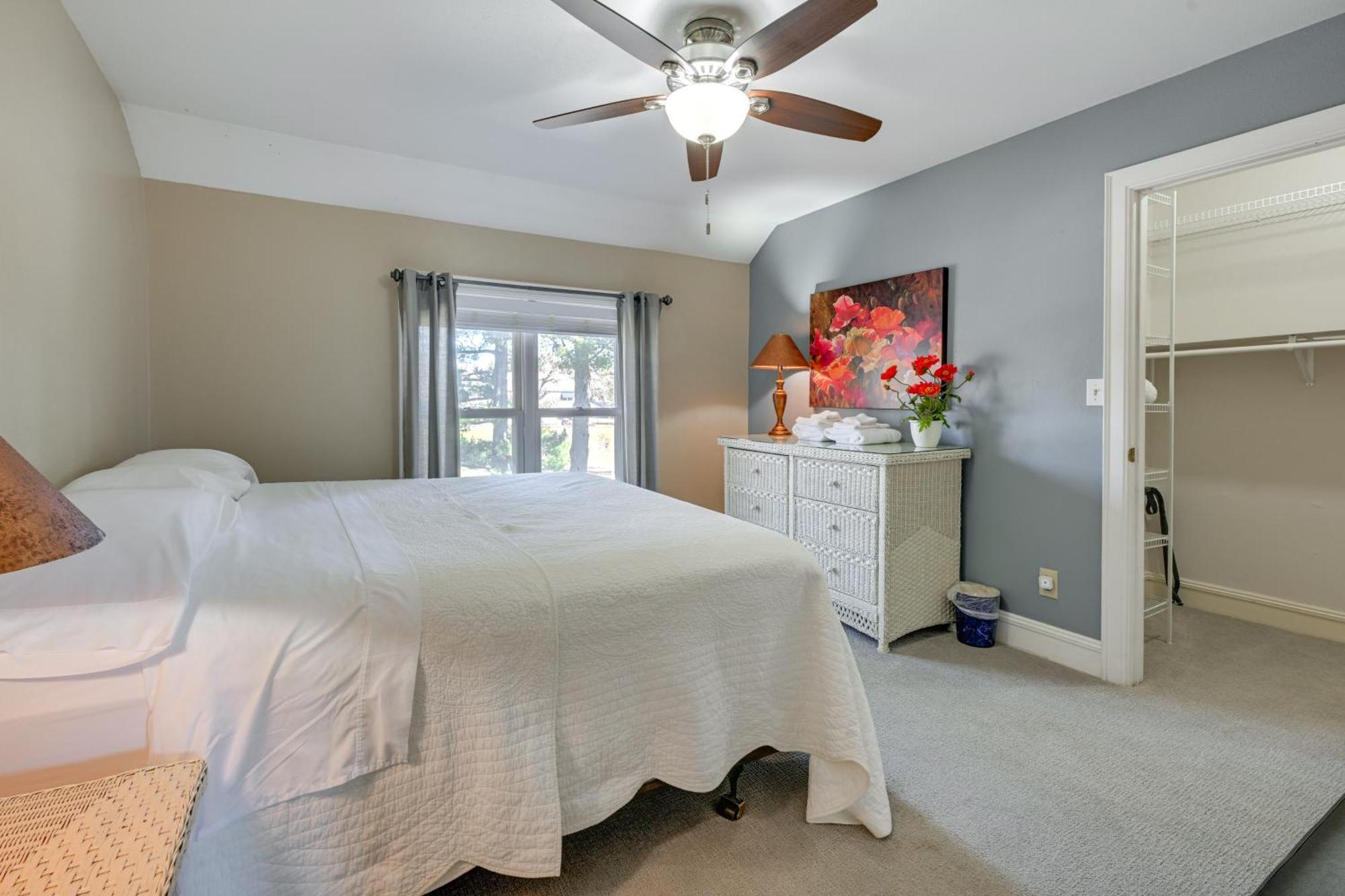 Large With Indoor Basketball Court And Game Room! * Wisconsin Dells