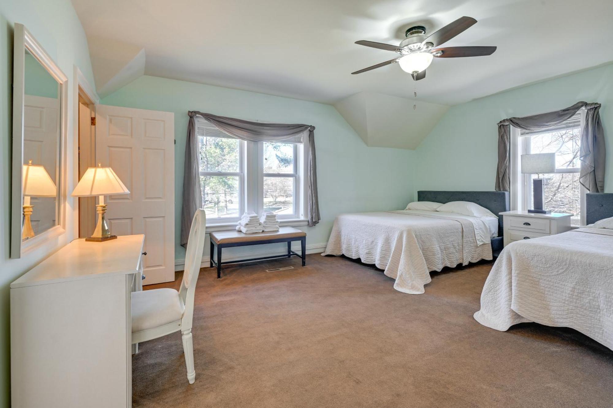 Large With Indoor Basketball Court And Game Room! Holiday home *