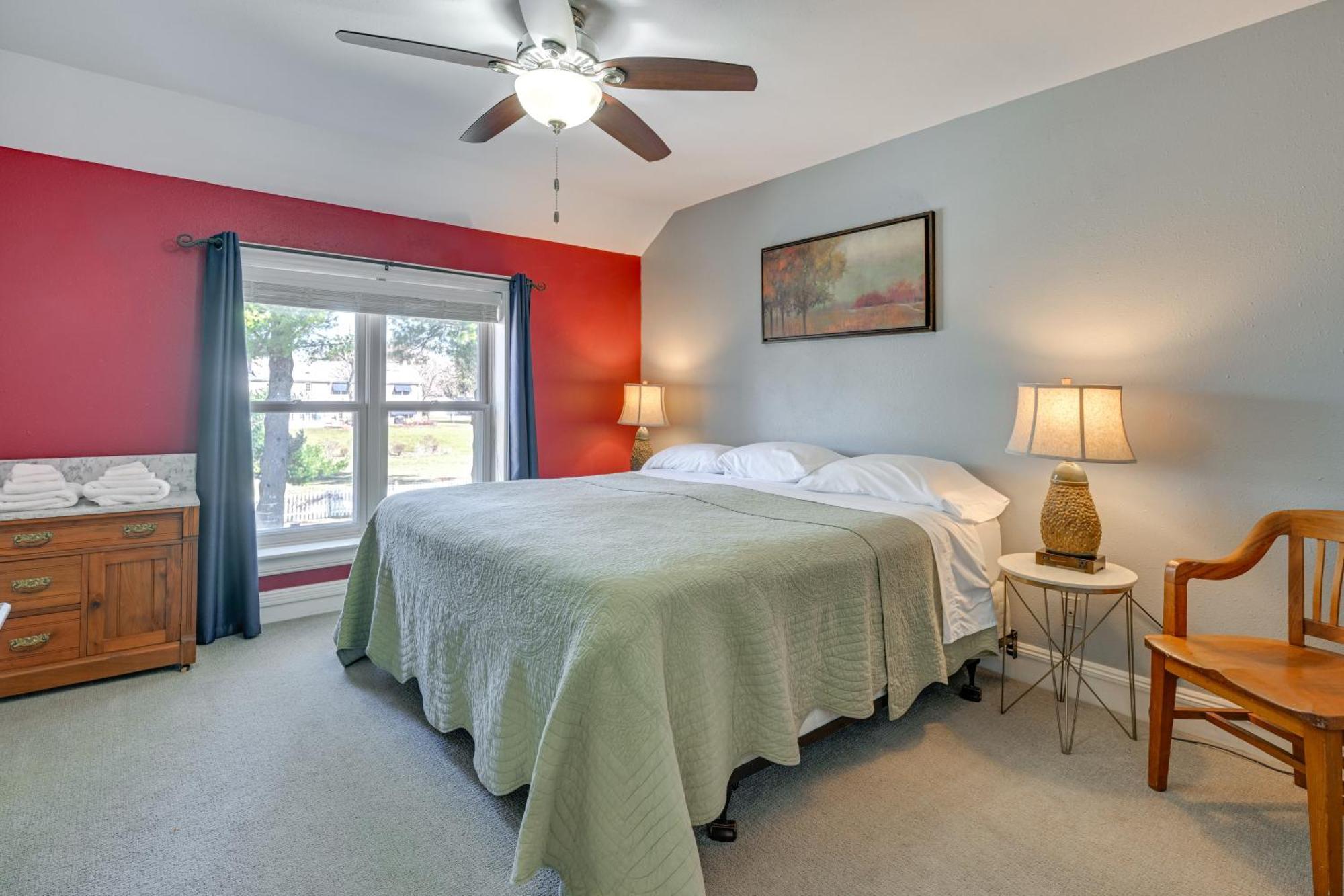 Large With Indoor Basketball Court And Game Room! * Wisconsin Dells