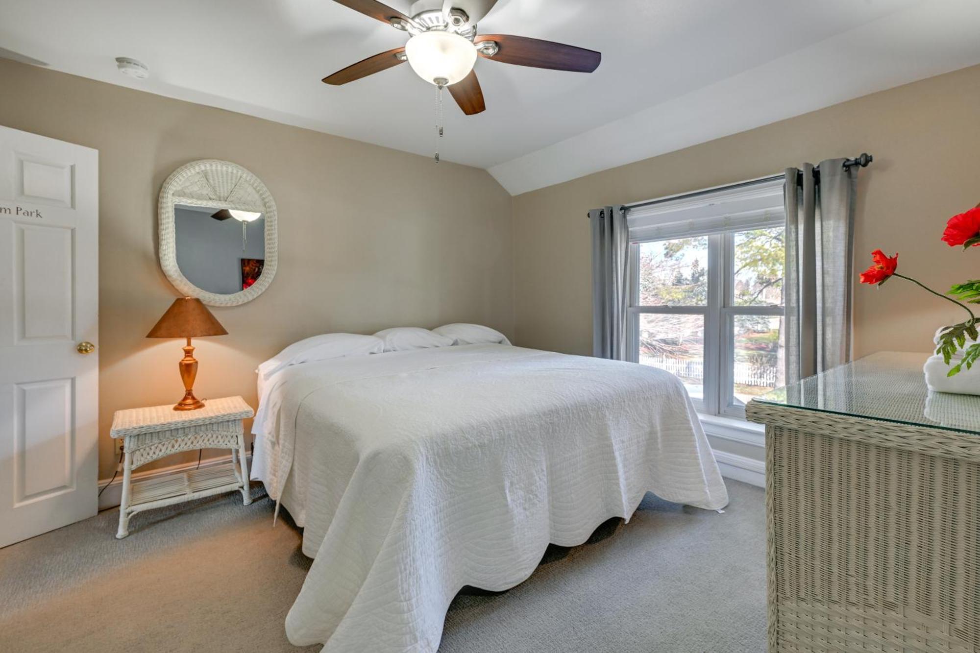 Large With Indoor Basketball Court And Game Room! Holiday home Wisconsin Dells