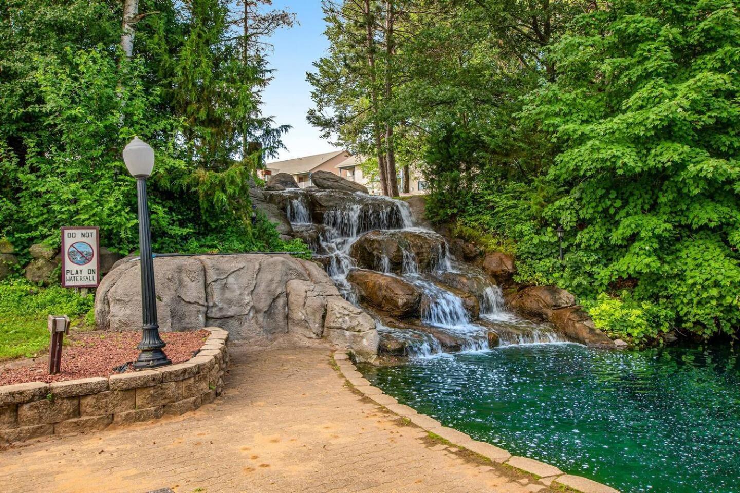 Dells Getaway At Tamarack & Mirror Holiday home Wisconsin Dells