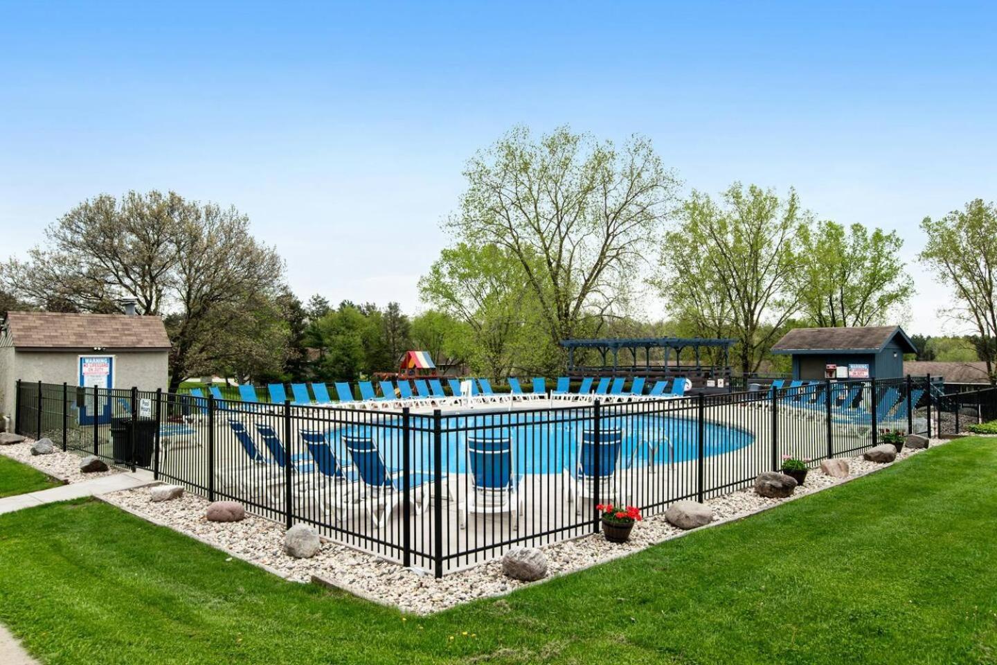 Dells Getaway At Tamarack & Mirror * Wisconsin Dells