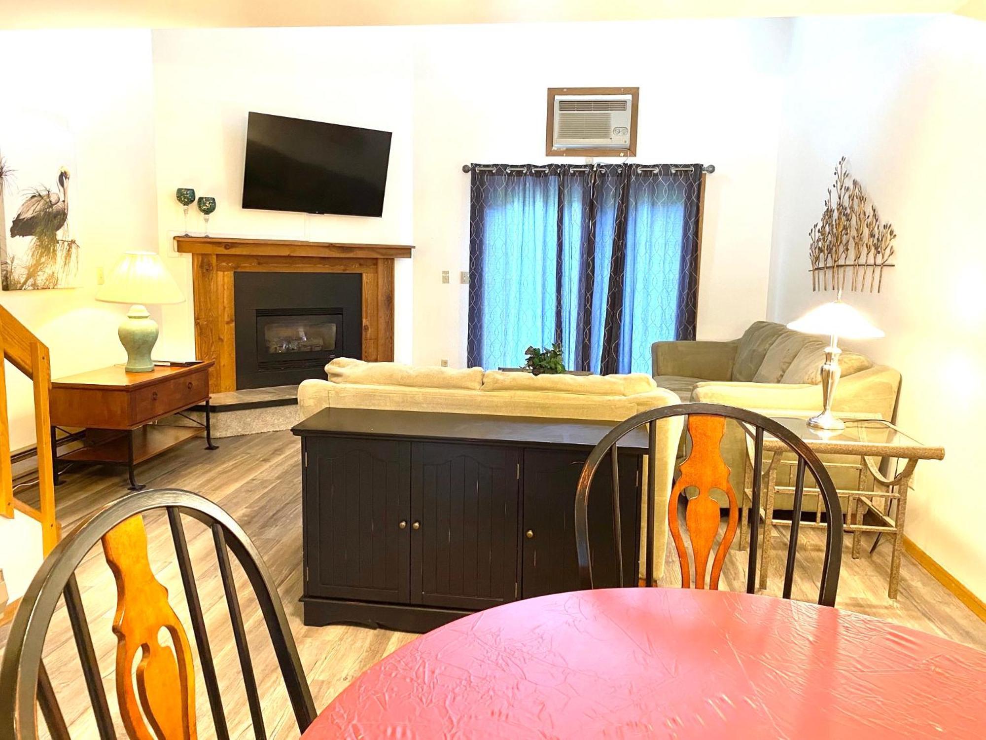 Holiday home Dells Getaway At Tamarack & Mirror *