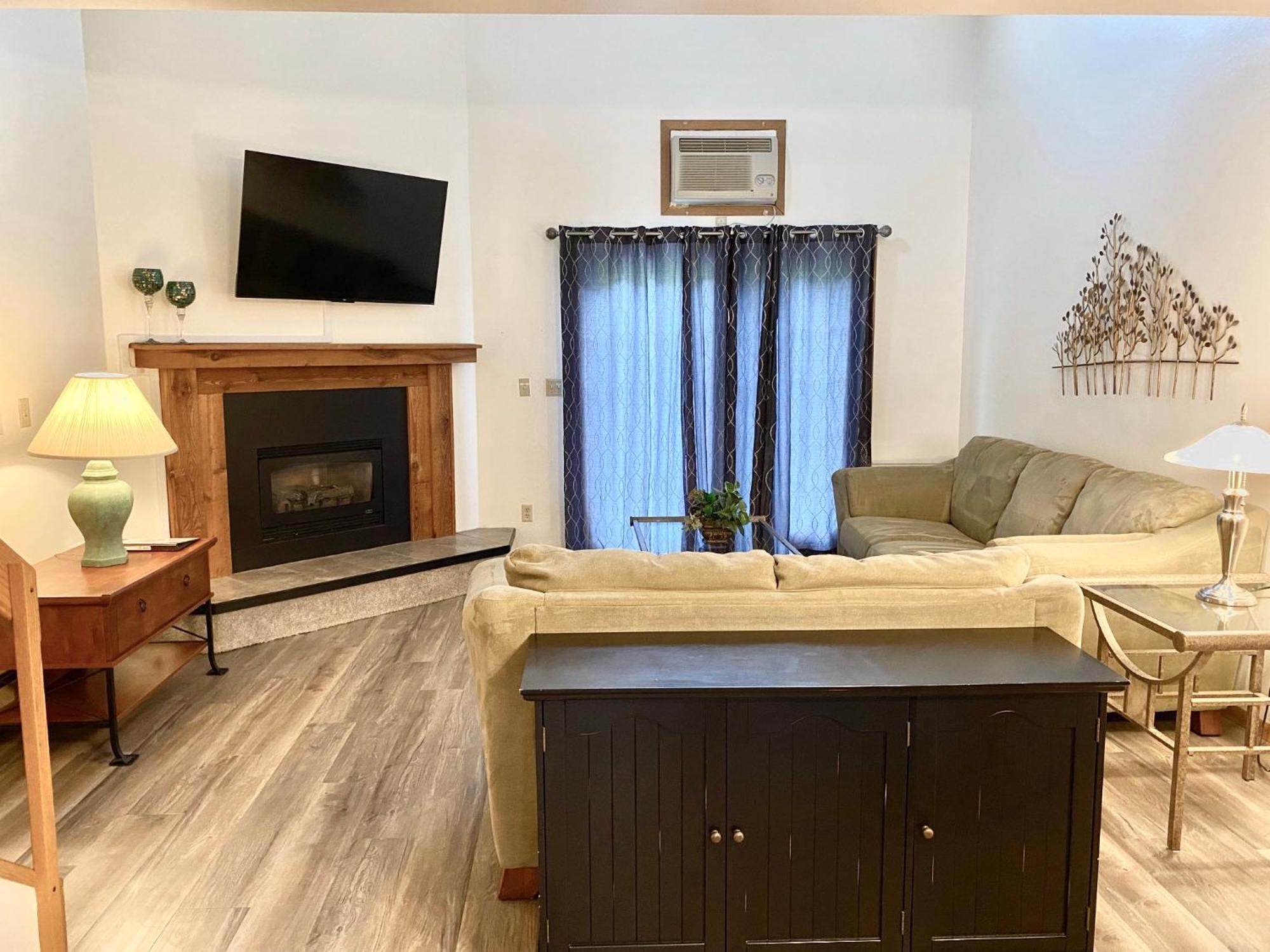 Dells Getaway At Tamarack & Mirror Holiday home