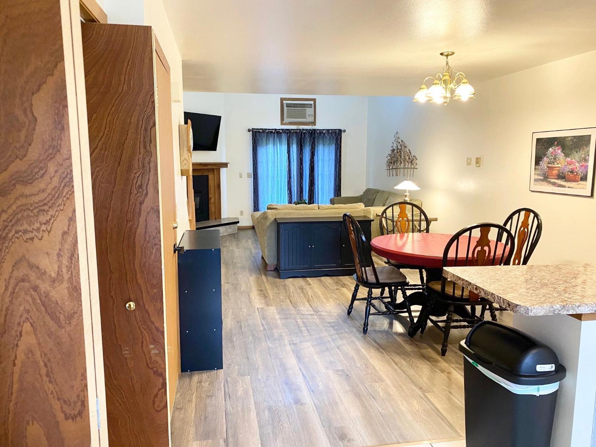 Dells Getaway At Tamarack & Mirror *