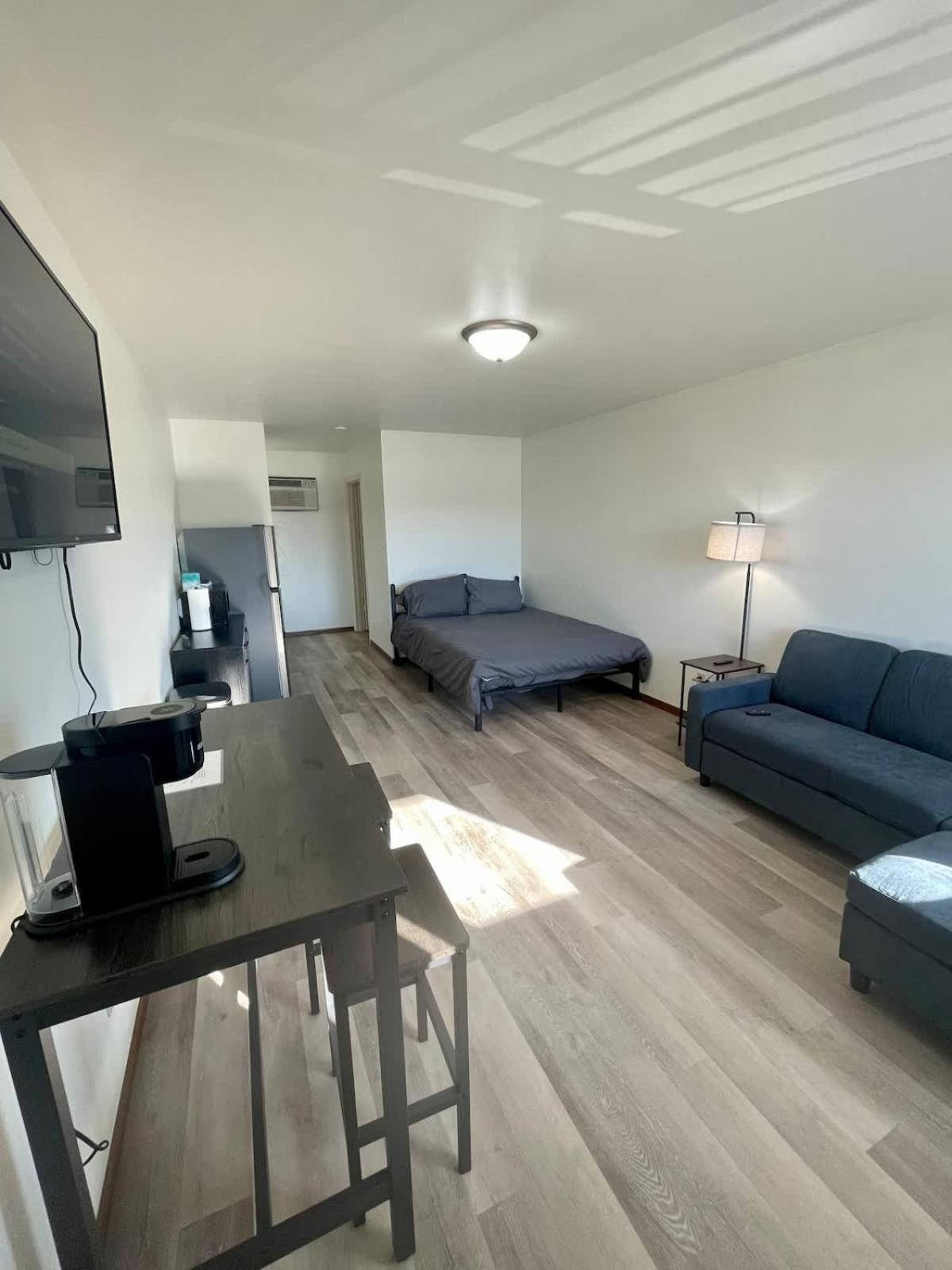 Apartment Unit 17 - Stand Rock