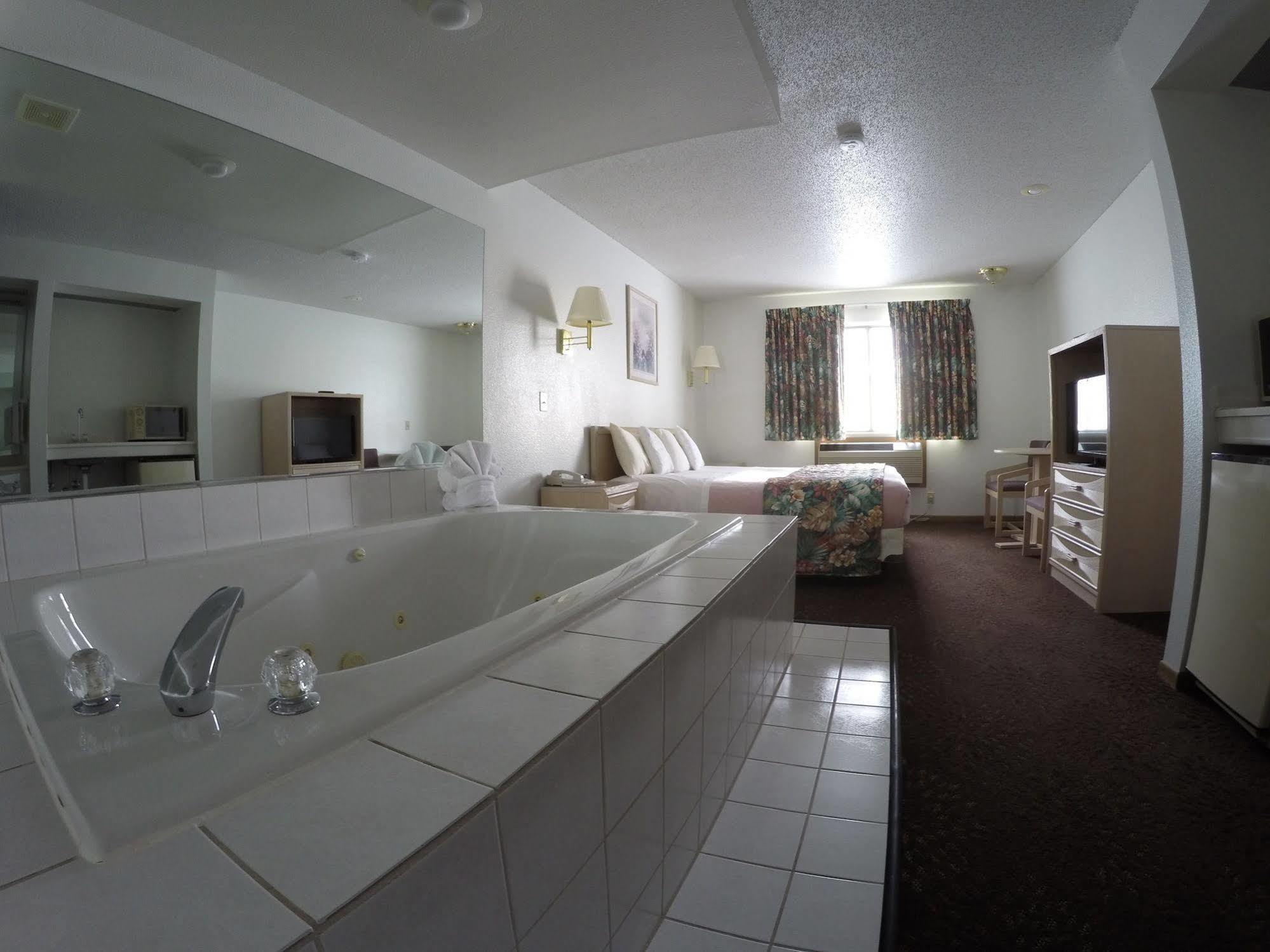 Wingate By Wyndham Wisconsin Dells Waterpark Hotel