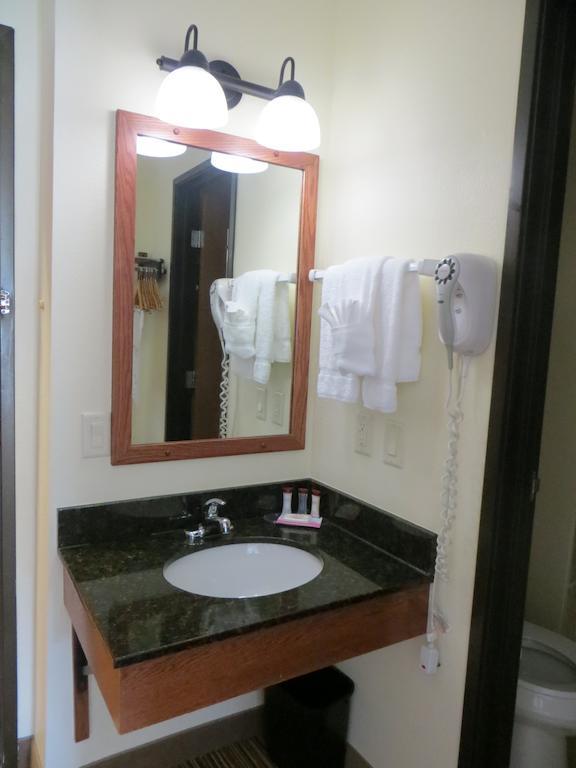Hotel Ramada By Wyndham Wisconsin Dells I-90 Lake Delton