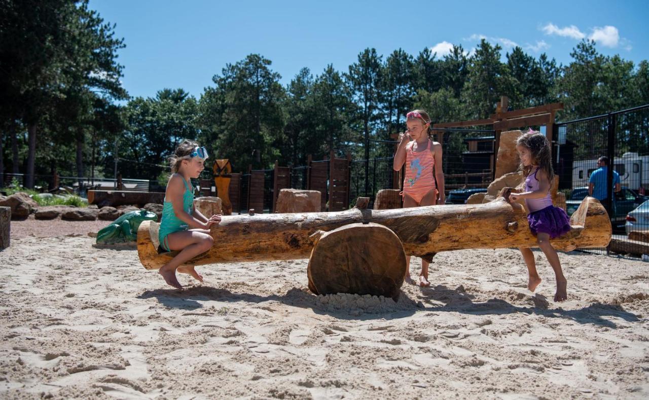 Hotel Natura Treescape Wisconsin Dells