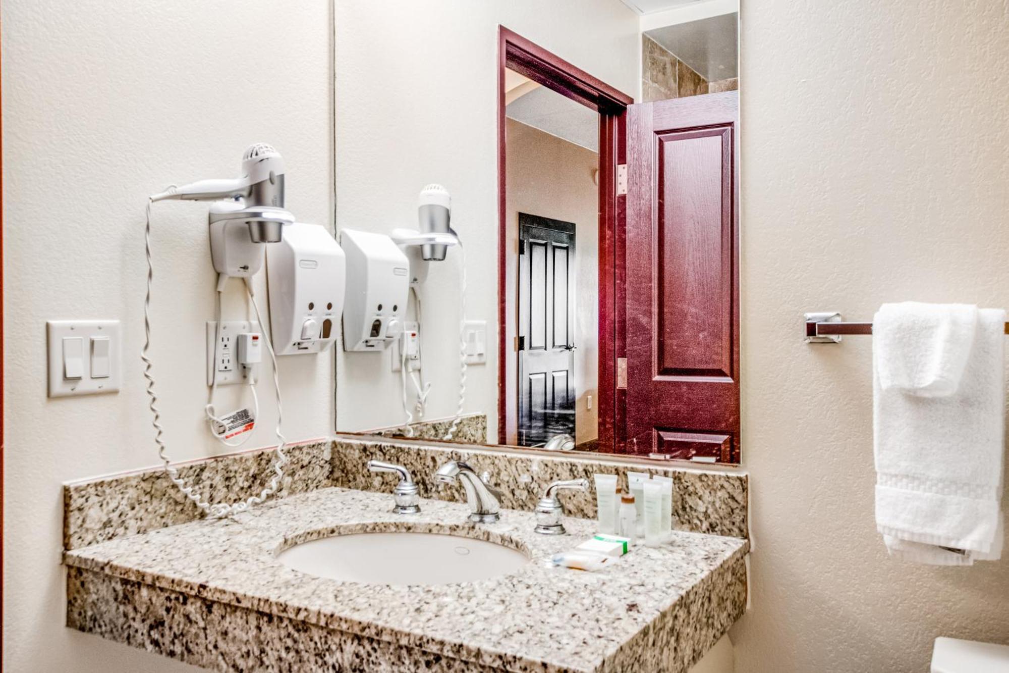 Chula Vista Unit 2645 And 2647 Full Apartment *