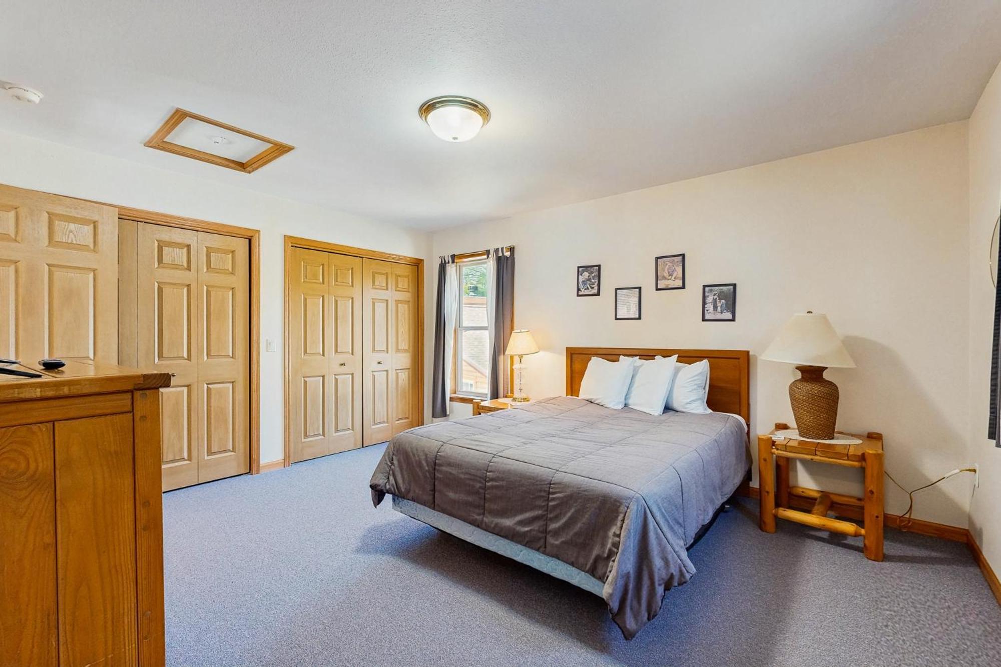 Thunderbird Apartment *