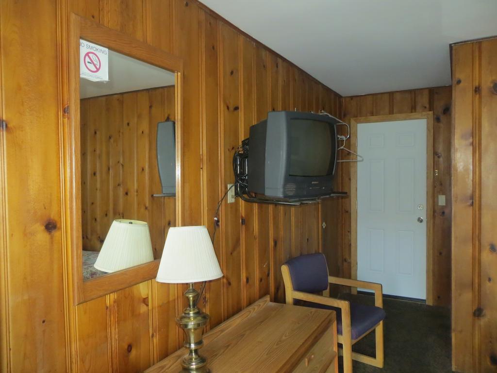 Twi-lite Motel