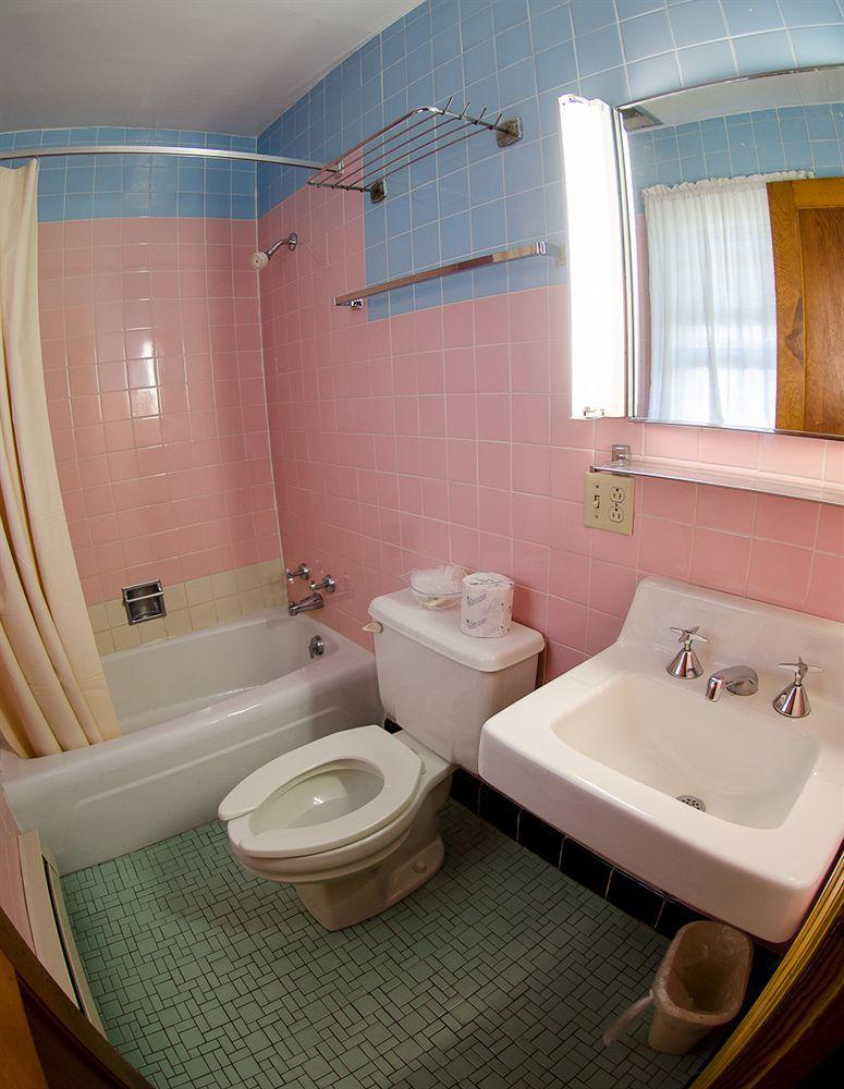 Twi-lite Motel 2*