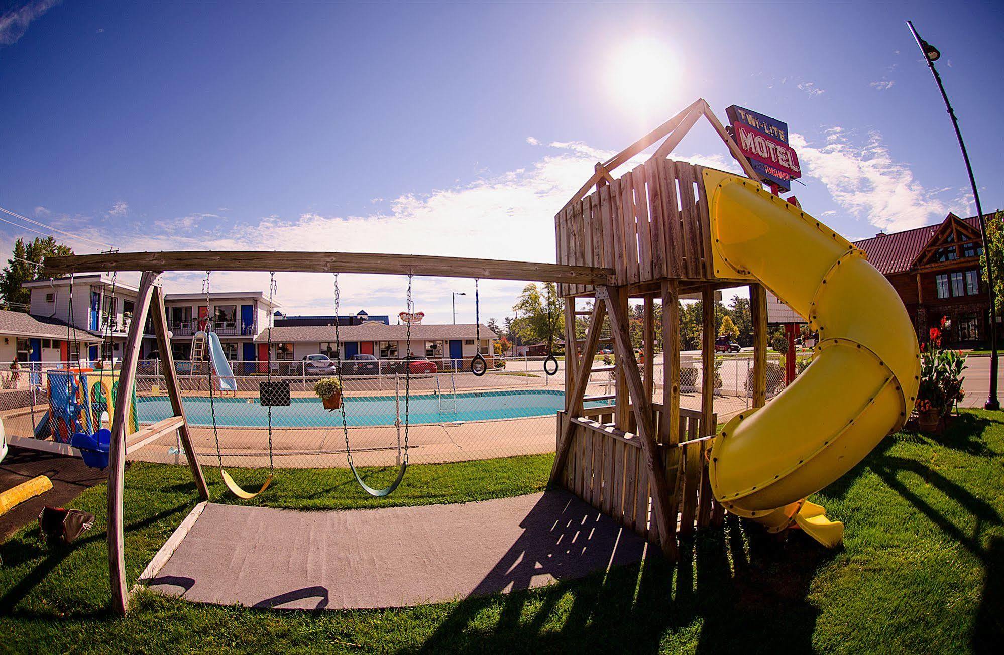 Twi-lite 2* Wisconsin Dells