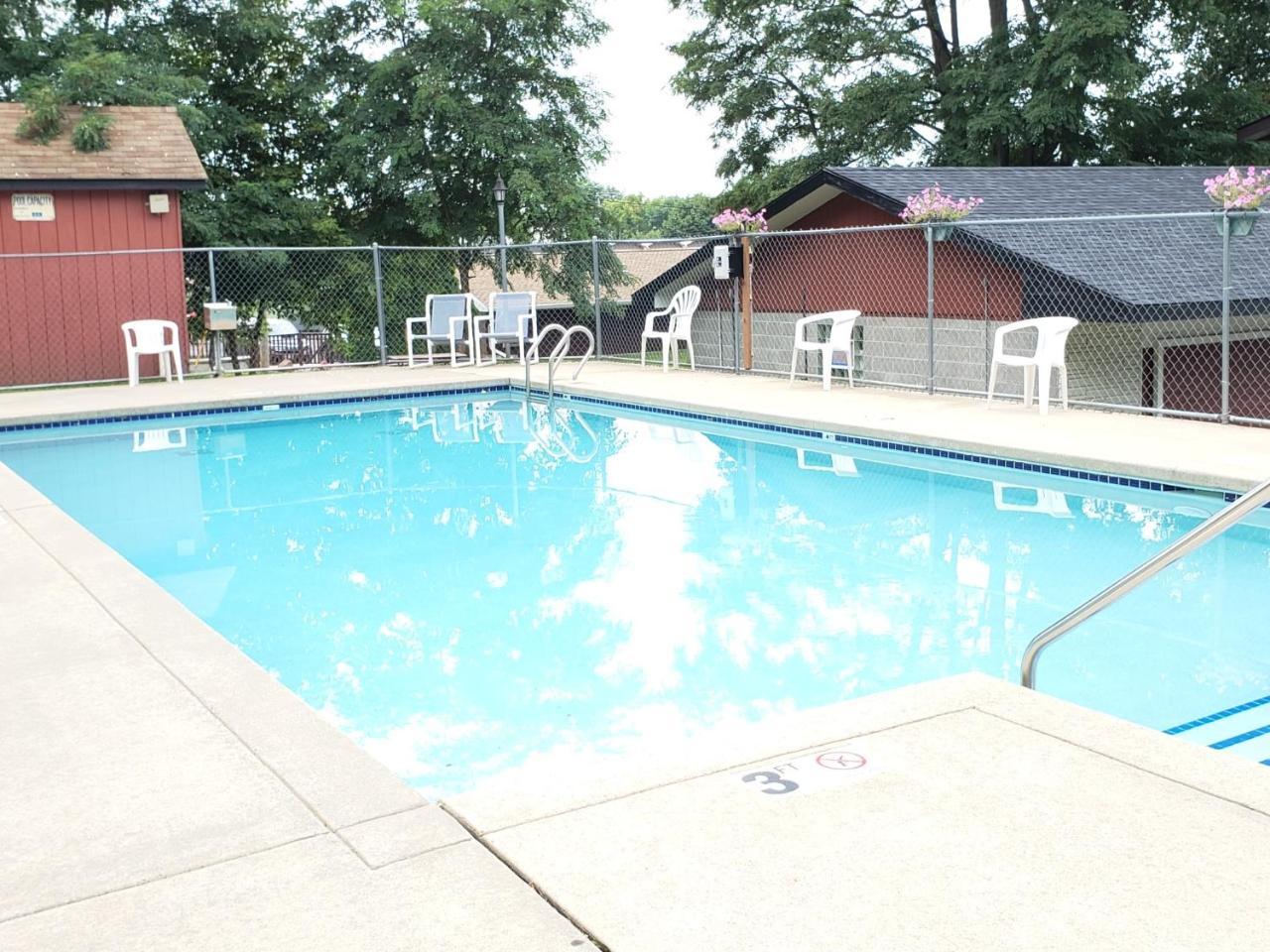 Woodside Dells & 2* Wisconsin Dells