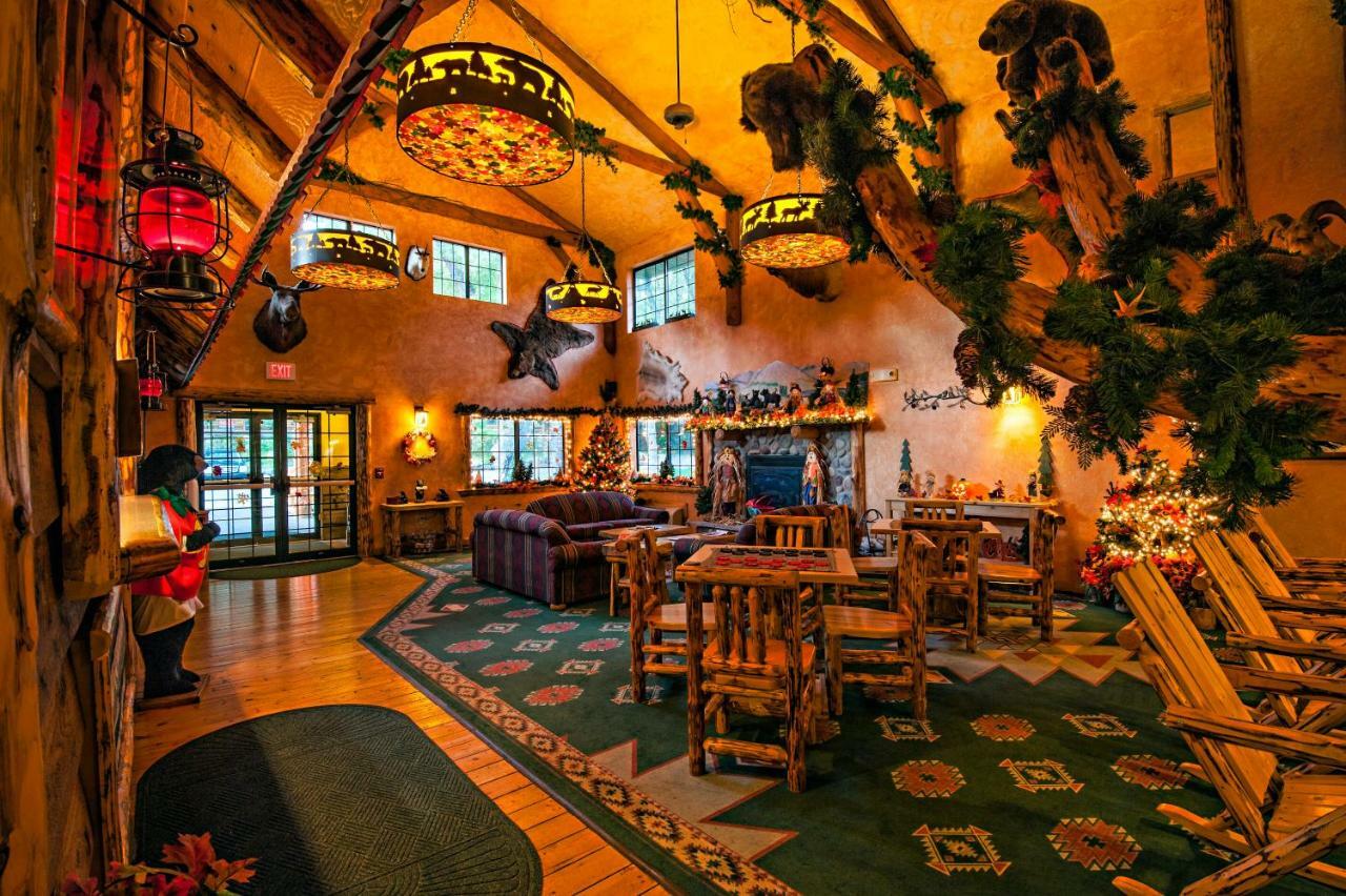 Log At Meadowbrook * Wisconsin Dells